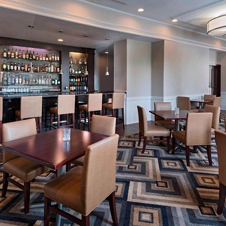 Sheraton Bellevue Hotel Bagian luar foto