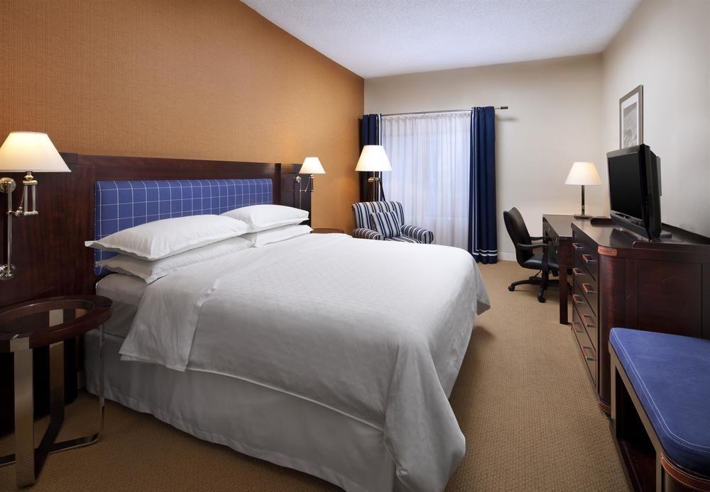 Sheraton Bellevue Hotel Bagian luar foto