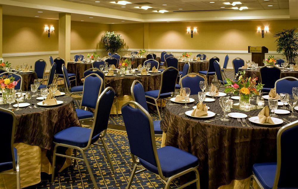 Sheraton Bellevue Hotel Bagian luar foto