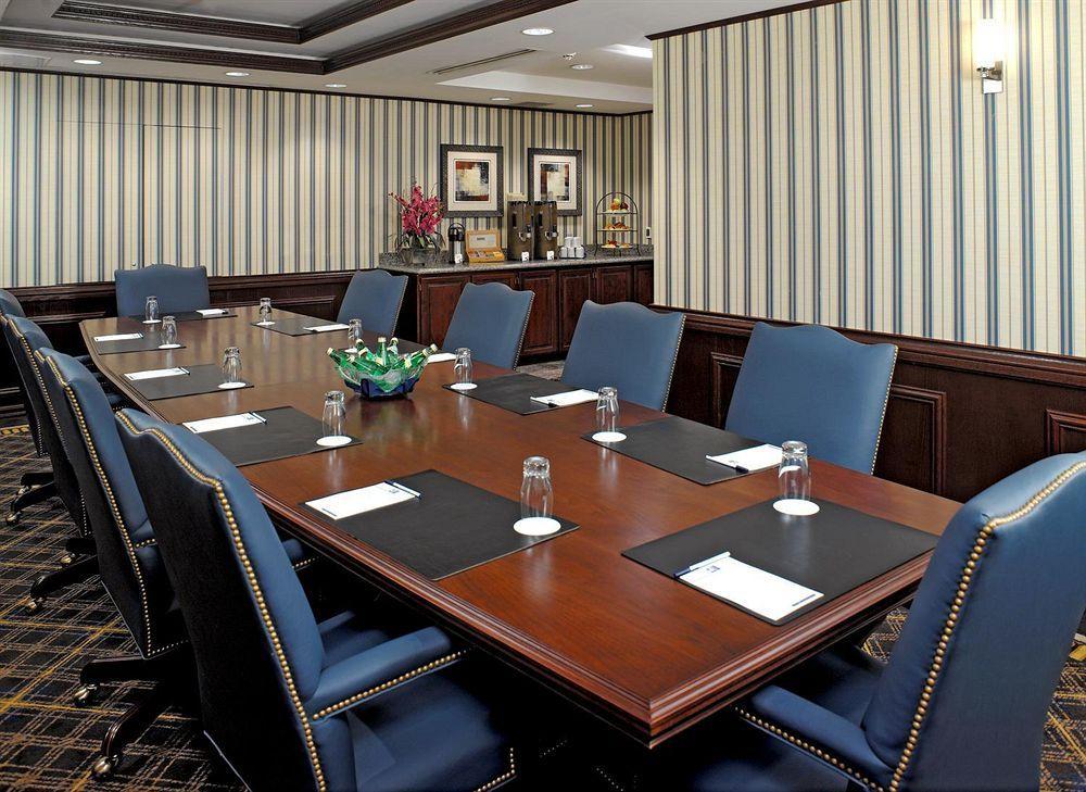 Sheraton Bellevue Hotel Bagian luar foto