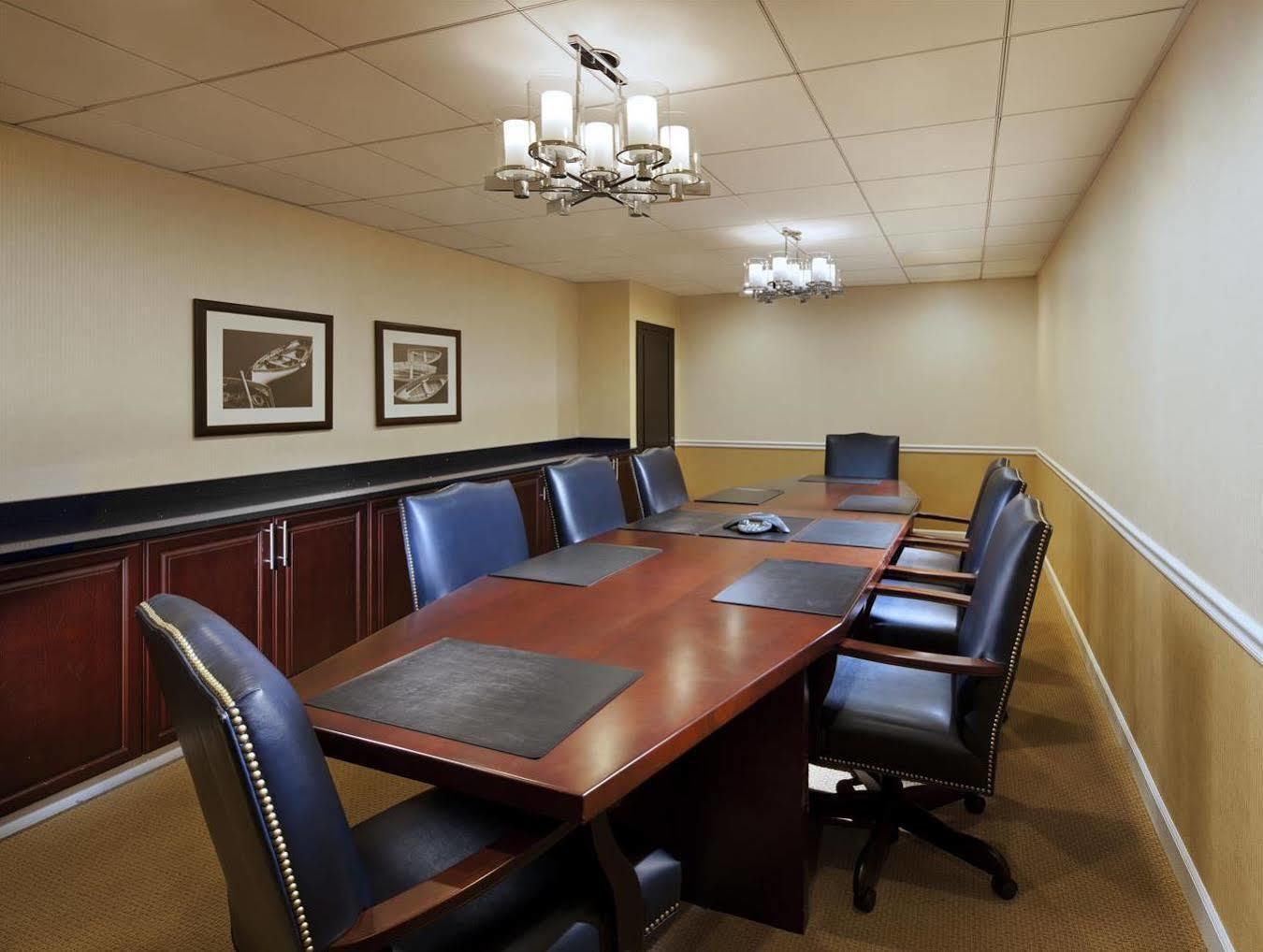 Sheraton Bellevue Hotel Bagian luar foto
