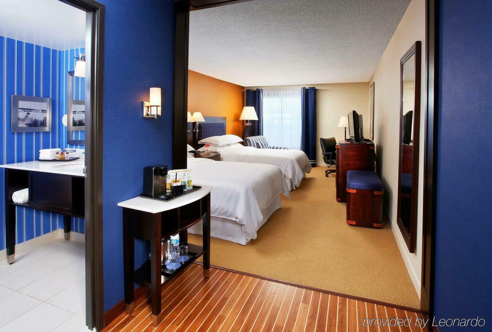 Sheraton Bellevue Hotel Bagian luar foto