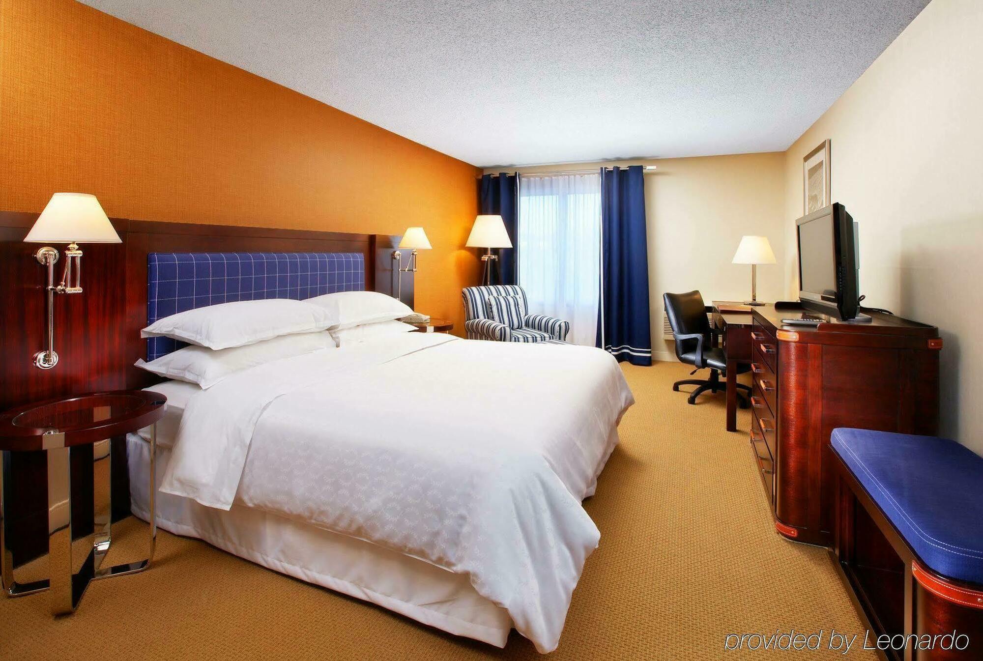Sheraton Bellevue Hotel Bagian luar foto