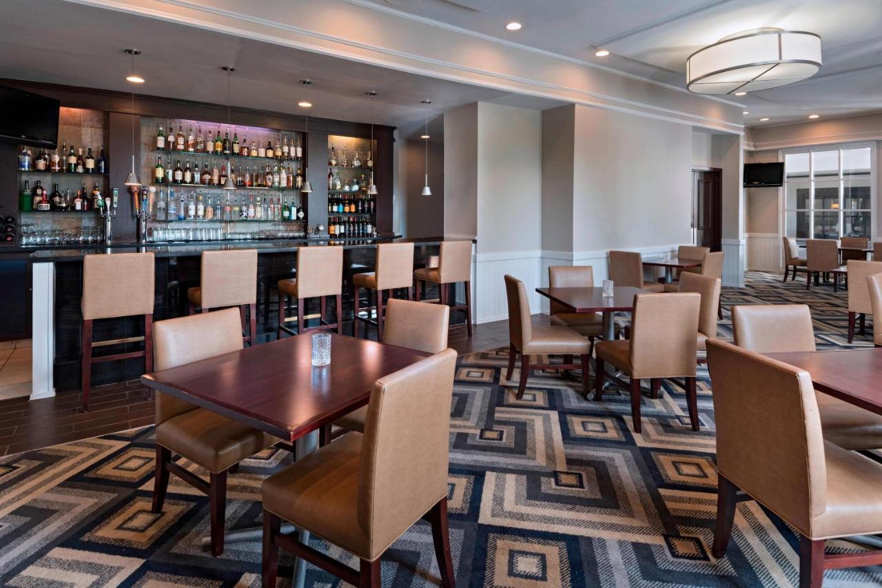 Sheraton Bellevue Hotel Bagian luar foto