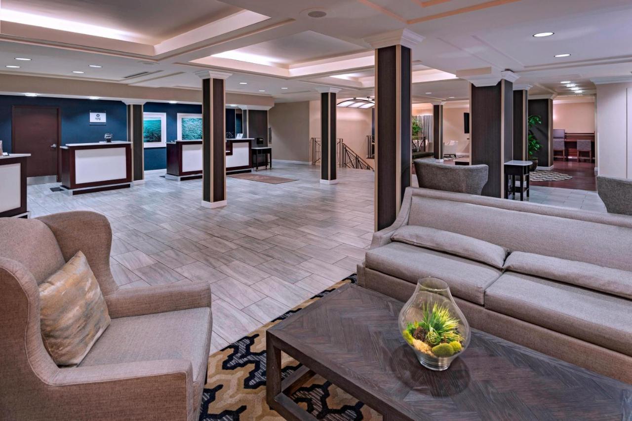 Sheraton Bellevue Hotel Bagian luar foto