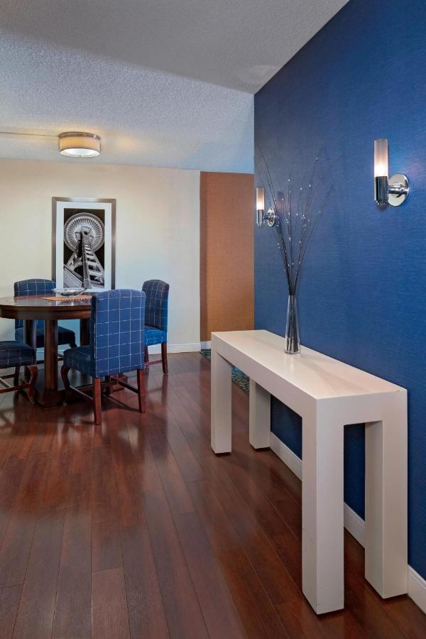 Sheraton Bellevue Hotel Bagian luar foto