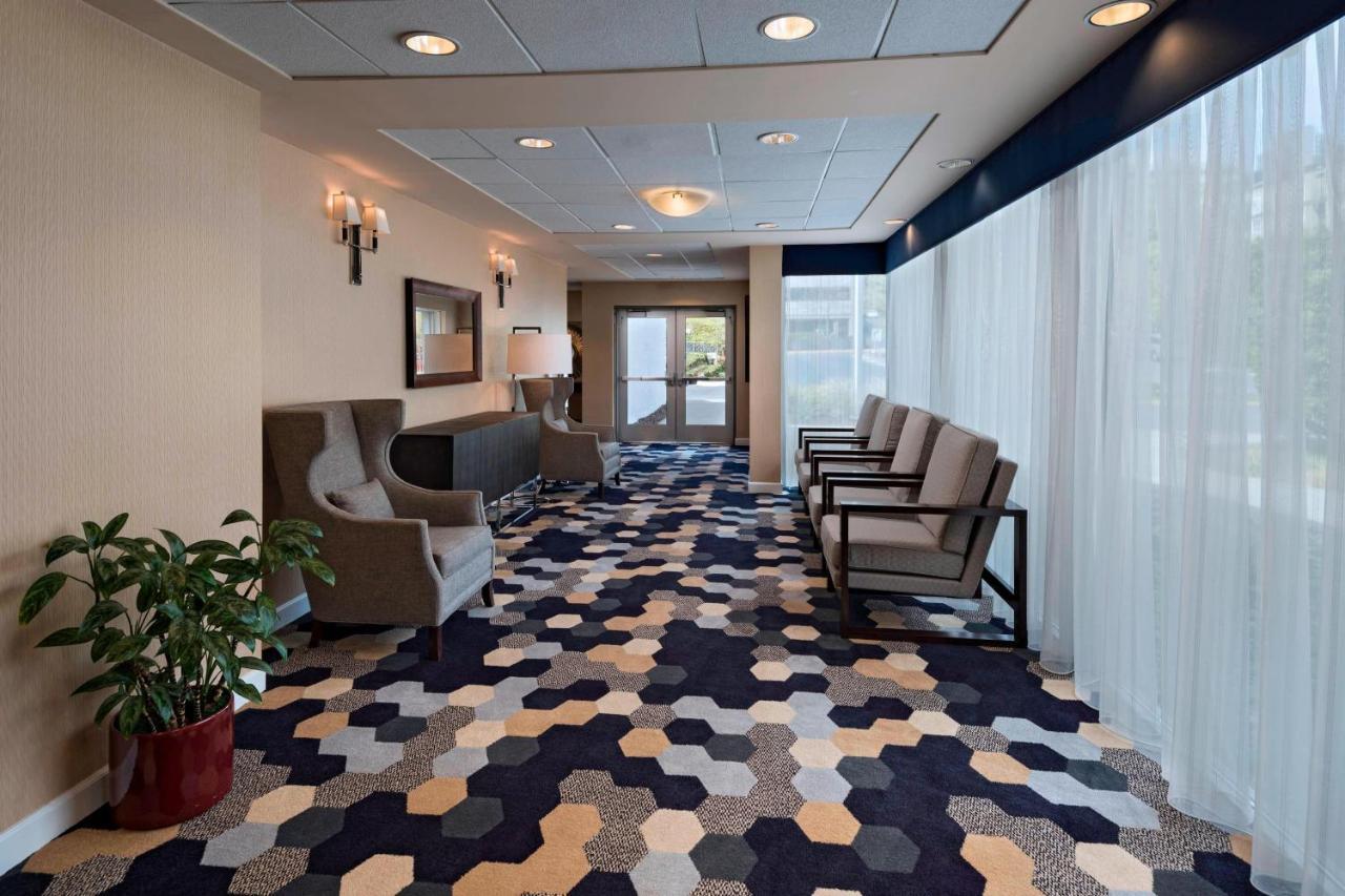 Sheraton Bellevue Hotel Bagian luar foto