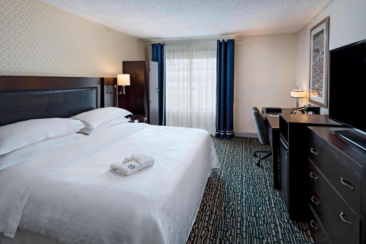 Sheraton Bellevue Hotel Bagian luar foto