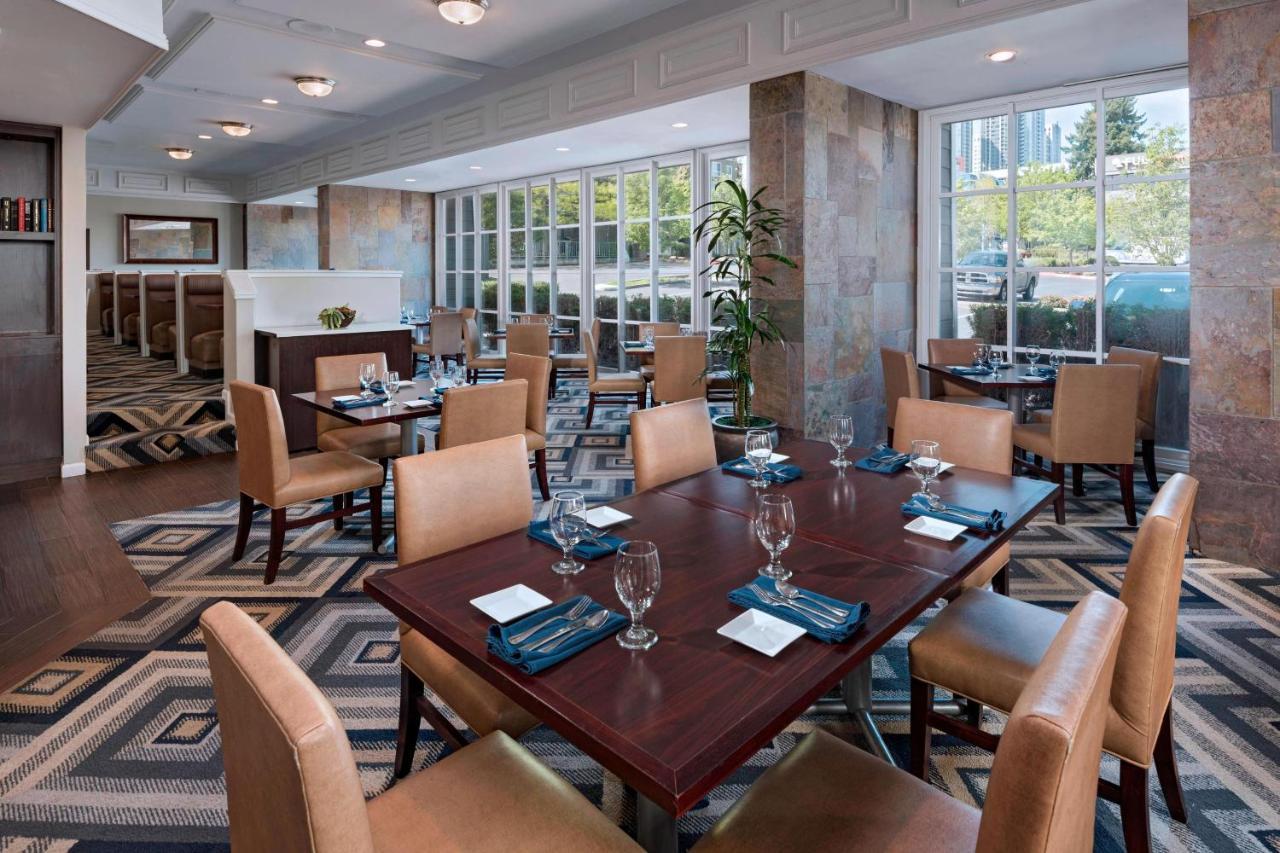 Sheraton Bellevue Hotel Bagian luar foto